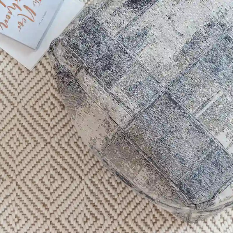 Pouf carré gris et ivoire de 22 pouces