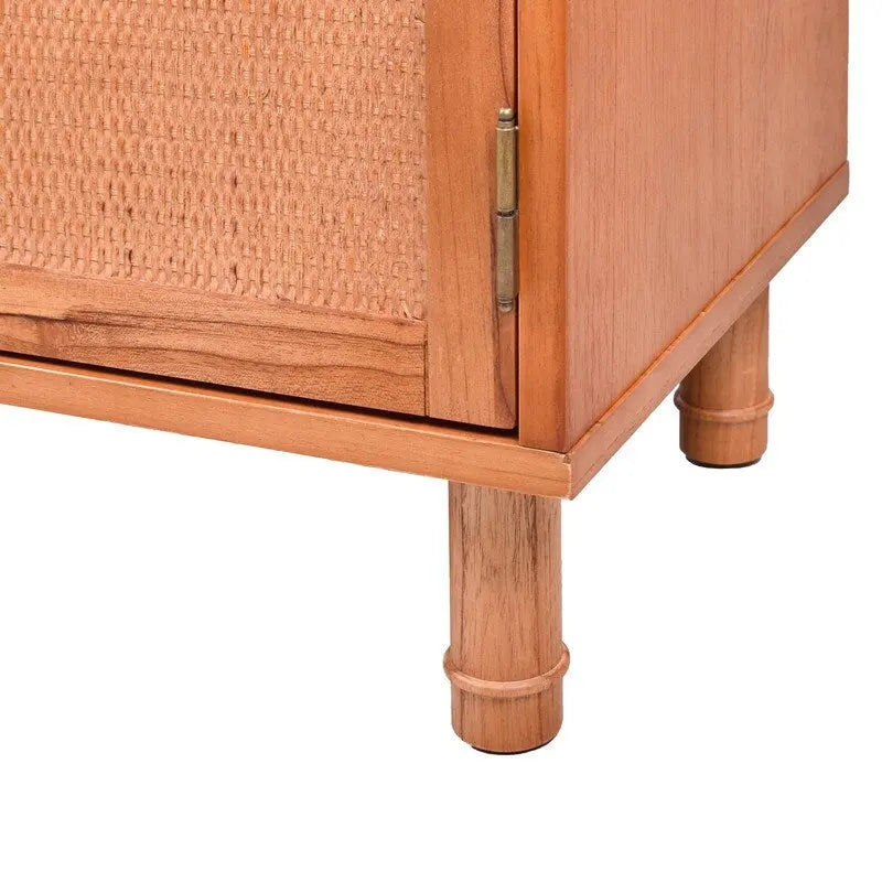 Hellblonder Schrank mit 3 Türen und Rattanpaneelen